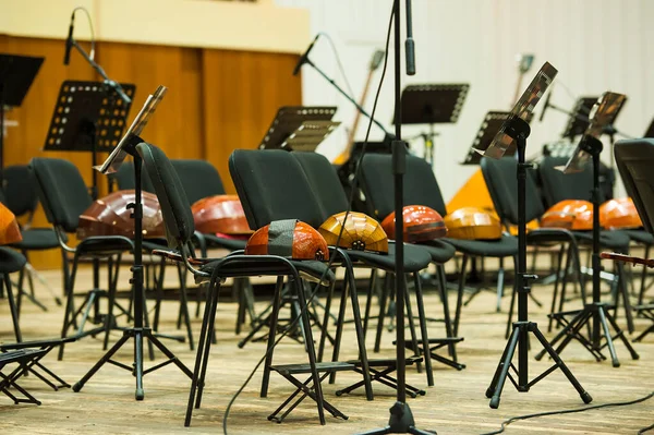 Scenen Redo För Orkestern Musikinstrument Poäng Mikrofoner — Stockfoto