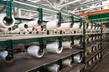 bir tekstil fabrikasında makine iplik Tekstil Sanayi - iplik biriktirir.