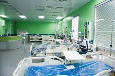 Modern klinikteki ameliyathane.