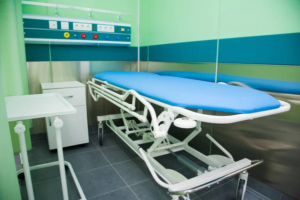 Modern klinikteki ameliyathane.