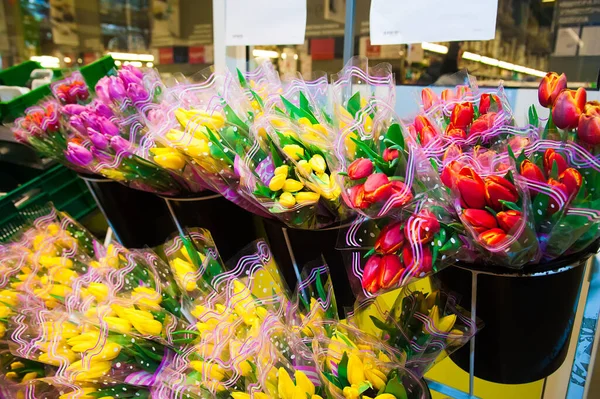 Banheiras Flores Coloridas Frescas Cortadas Venda Supermercado — Fotografia de Stock