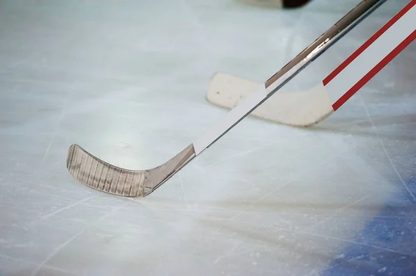 Palo Hockey Puck Pista Hielo — Foto de Stock