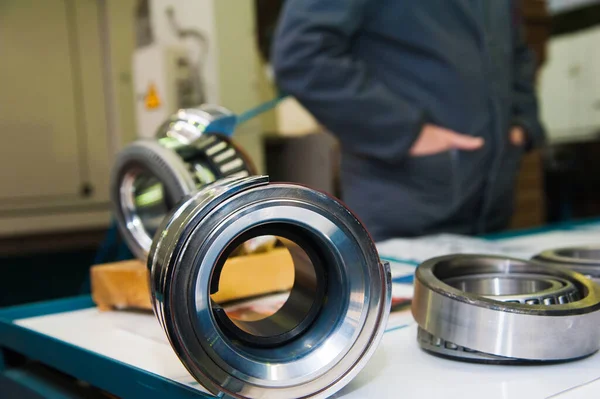 Yatakları imalatı. Makine çelik fabrika üretim hattı