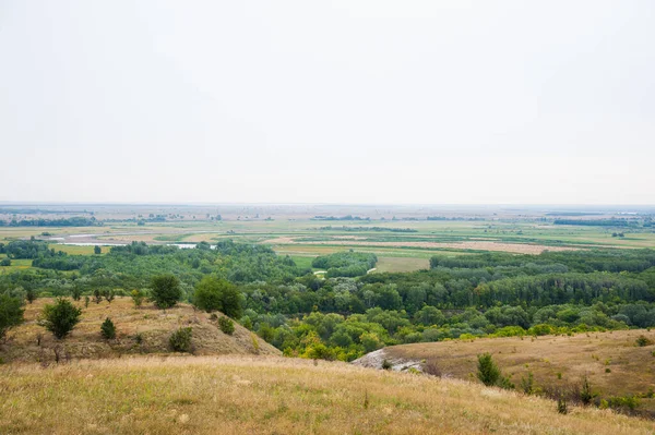 Orta Rusya Nın Geleneksel Manzarası Steppe Ormanlarla Kaplı Yüksek Dağlar — Stok fotoğraf