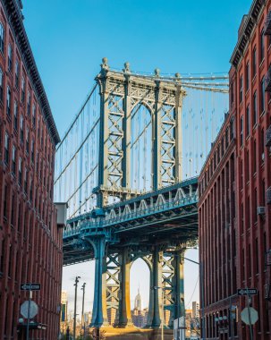 Manhattan Köprüsü eski dar Brooklyn street, New York City, U '