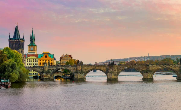 Prague, Çek Cumhuriyeti, Avrupa'nın büyük Panorama Charles Köprüsü — Stok fotoğraf