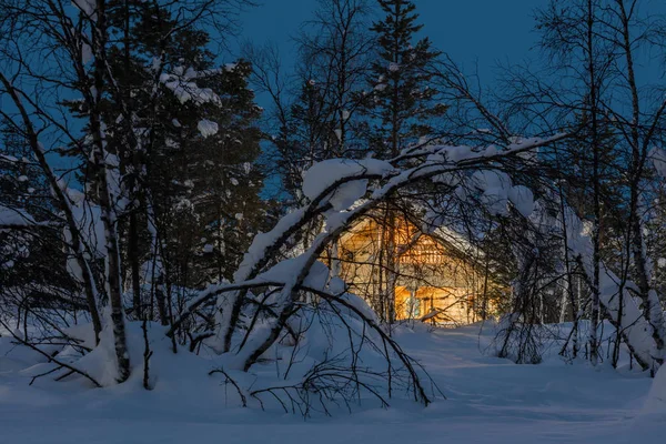 Winter cold night Landscape, small wooden house with warm light — Stock Photo, Image