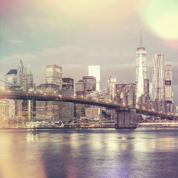 Vintage tarzı görünümü Brooklyn Köprüsü ve Manhattan Skyline, Ne