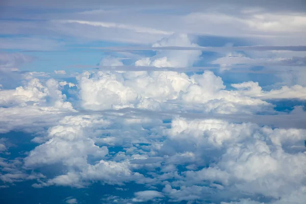Καταπληκτικό σύννεφα και ατμόσφαιρα του ουρανού — Φωτογραφία Αρχείου