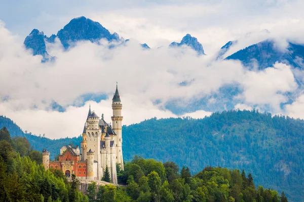 Vista Nebulosa Beautifu Mundialmente Famoso Castelo Neuschwanstein Palácio Renascentista Românico — Fotografia de Stock