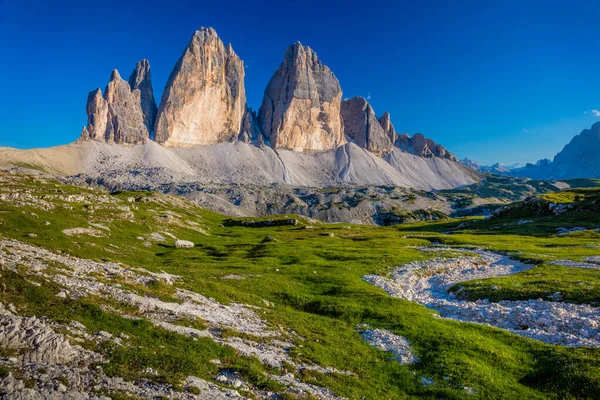 Alpes Mountains Tre Cime Lavaredo Com Grama Verde Verão Dolomites — Fotografia de Stock