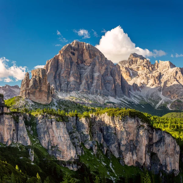 Paisagem Montanha Verão Com Grande Monte Dia Verão Dolomites Alps — Fotografia de Stock