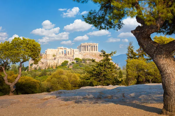 그리이스 아테네 아크로폴리스 언덕의 아크로폴리스는 아테네의 랜드마크입니다 여름에 아테네 중심부에 — 스톡 사진