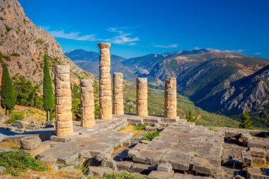 Ünlü Antik Kalıntılar - Yunanistan 'ın Delphi kentindeki Apollo Tapınağı, Avrupa seyahati