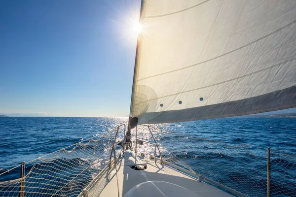 Navegando Con Tiempo Tranquilo Una Vista Desde Cubierta Del Yate — Foto de Stock