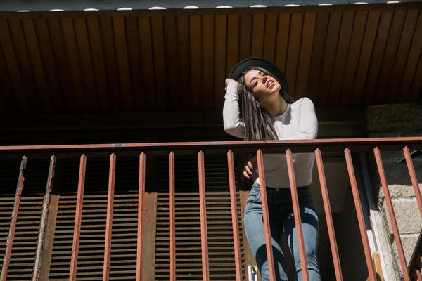 Hipster girl posing in a balcony — Stock Photo, Image