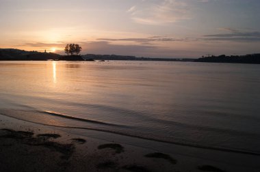 Günbatımı River Island üzerinde