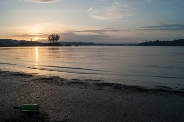 Günbatımı River Island üzerinde