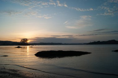 Günbatımı River Island üzerinde