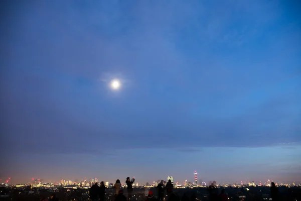 밤, 런던에 앵 초 언덕 — 스톡 사진