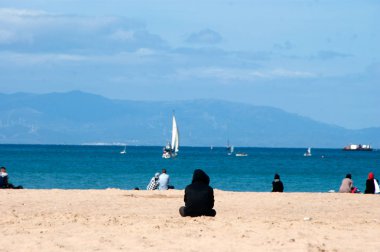 mavi gökyüzü güneşli plaj notth Afrika