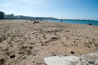 güneşli güzel bir plaj Kuzey Afrika insanlarda