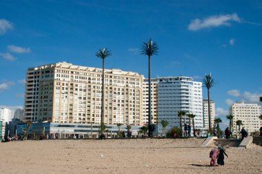 güneşli güzel bir plaj Kuzey Afrika insanlarda