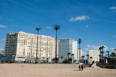 güneşli güzel bir plaj Kuzey Afrika insanlarda