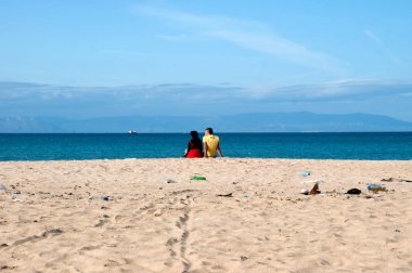 güneşli güzel bir plaj Kuzey Afrika insanlarda
