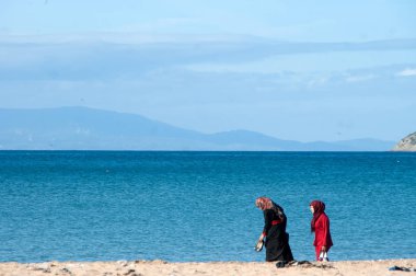 güneşli güzel bir plaj Kuzey Afrika insanlarda