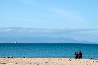 güneşli güzel bir plaj Kuzey Afrika insanlarda