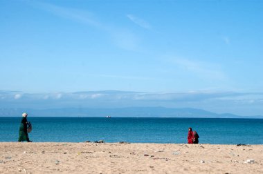 güneşli güzel bir plaj Kuzey Afrika insanlarda