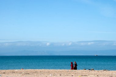güneşli güzel bir plaj Kuzey Afrika insanlarda