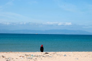 Horizon Beach bakarak insanlar