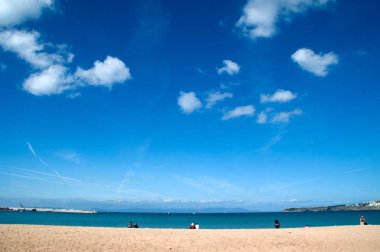 güneşli güzel bir plaj Kuzey Afrika insanlarda