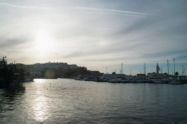 Kuzey Afrika şehri limanında