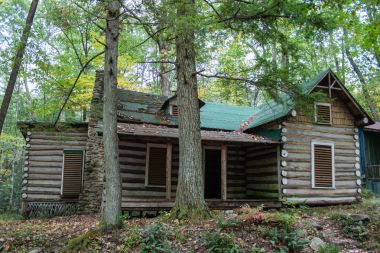 eski terk edilmiş bir binada, elkmont tarihi bölgesinde büyük Dumanlı Dağı Milli Parkı