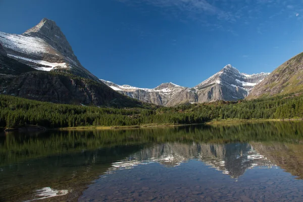 Μια Όμορφη Θέα Της Λίμνης Swiftcurrent Παγετώνα Εθνικό Πάρκο — Φωτογραφία Αρχείου