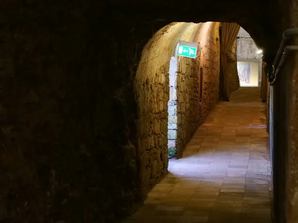 İtalya 'nın Puglia şehrinde güzel bir tatil beldesi olan Gelibolu' daki pitoresk evler