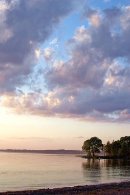 Gölde gün batımı