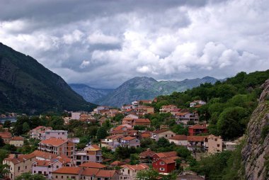 Kotor bir fırtına, Karadağ