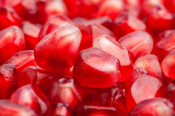 Fresh ripe pomegranate seeds — Stock Photo, Image