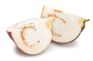 Leylak rengi patlıcan yolunda dilimlenmiş.