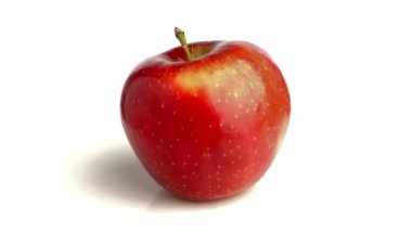 Beyaz arkaplanda kırmızı elma izole edildi