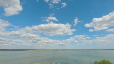 Göl üzerindeki bulutlar zaman atlaması