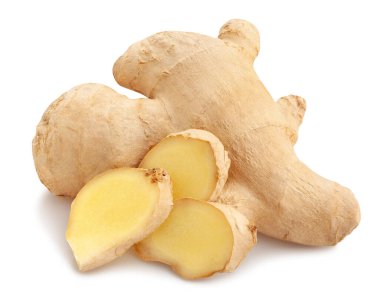 Dilimlenmiş zencefil yolu beyazda izole edilmiş