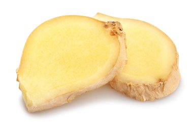 Dilimlenmiş zencefil yolu beyazda izole edilmiş