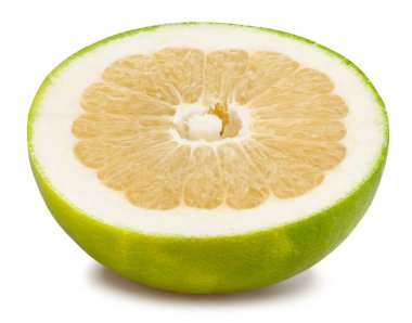 Dilimlenmiş tatlı yol beyazda izole.