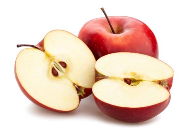 Dilimlenmiş kırmızı lezzetli elma yolu izole