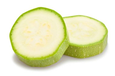 Dilimlenmiş kabak yolu beyaza izole edilmiş